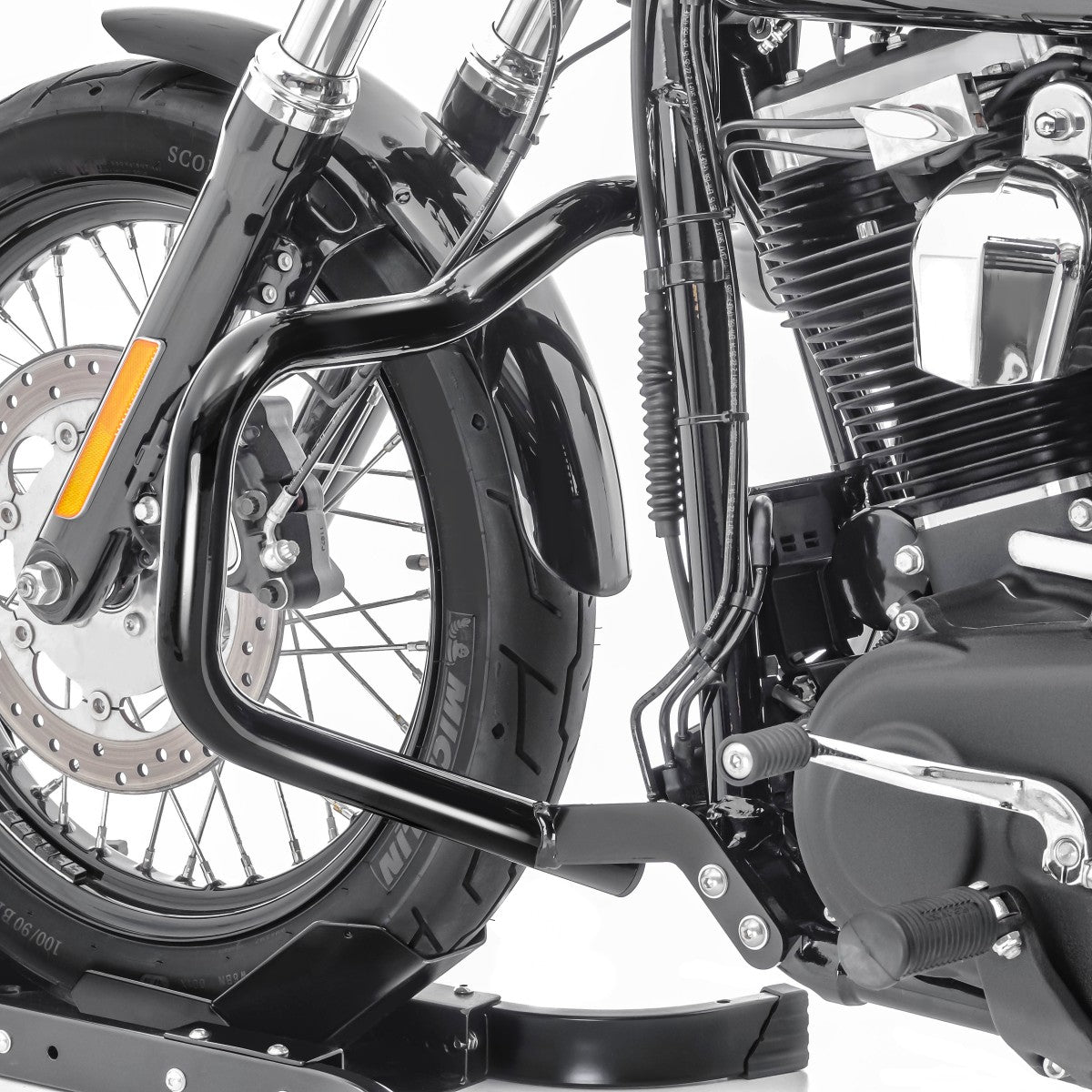 Crash bar tip Mustache pentru Harley Davidson Dyna - 2017, Negru Protectie motor